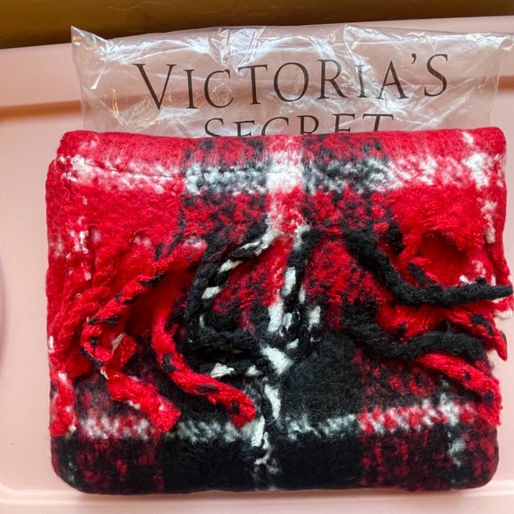 NEW Victoria's Secret Scarf Red Black White Plush Wrap Fringe NWT - Picture 3 of 6